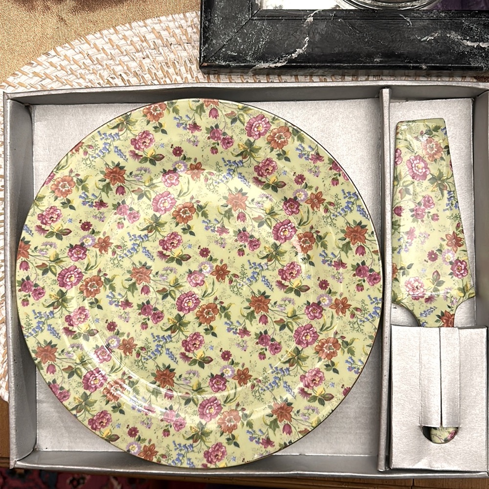 NOS Vintage Cake Plate and Server “Formalities” by Baum Bros.